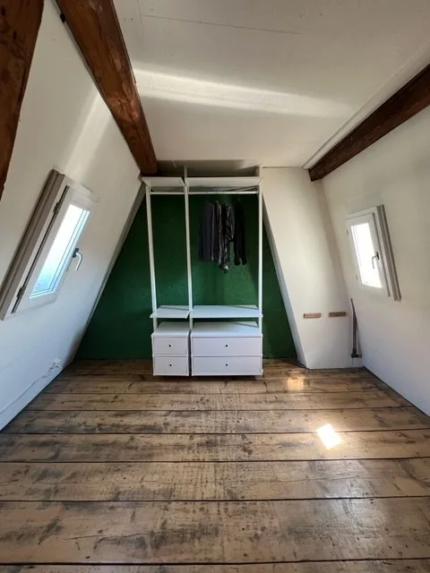 WG-Zimmer im Zentrum Zürich (Altbau). Ausschliesslich eine Frau ab 30!