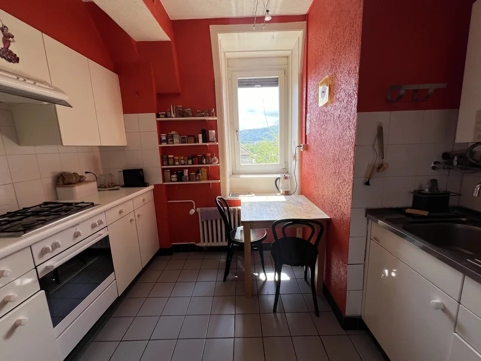 WG-Zimmer im Zentrum Zürich (Altbau). Ausschliesslich eine Frau ab 30!