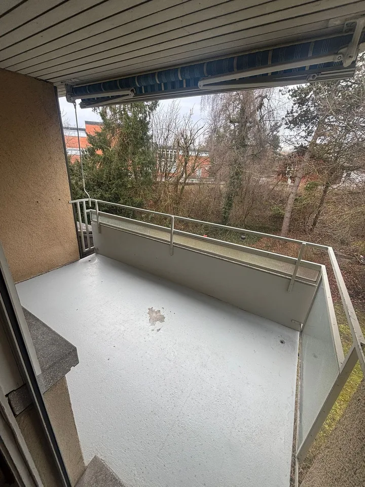 4,5 Zimmer WG + Wohnküche & Balkon in Uni-Nähe!