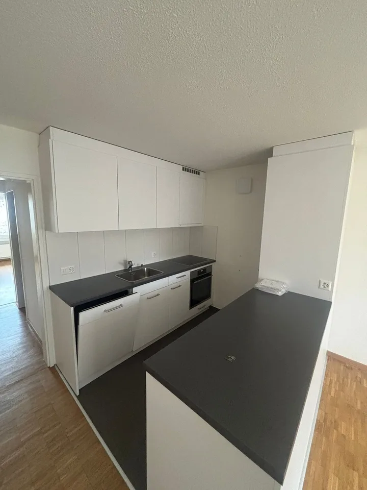 4,5 Zimmer WG + Wohnküche & Balkon in Uni-Nähe!