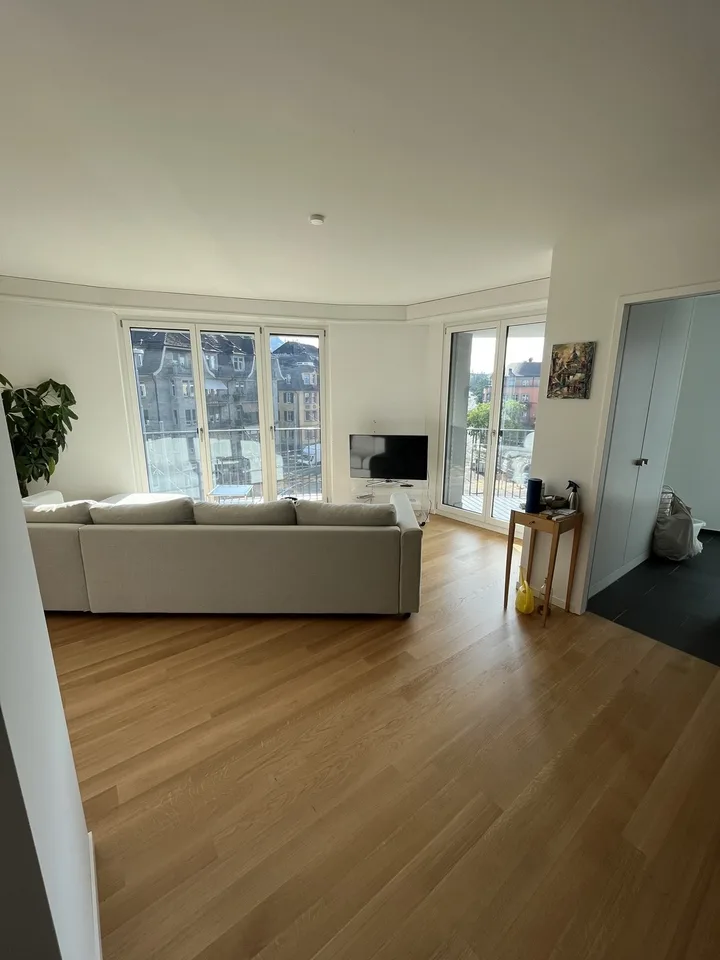 WG-Zimmer in neu renovierter 3.5Z Wohnung am Schaffhauserplatz (befristet)