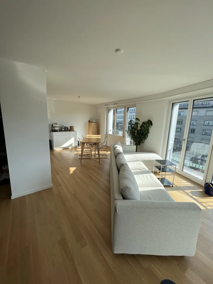 WG-Zimmer in neu renovierter 3.5Z Wohnung am Schaffhauserplatz (befristet)