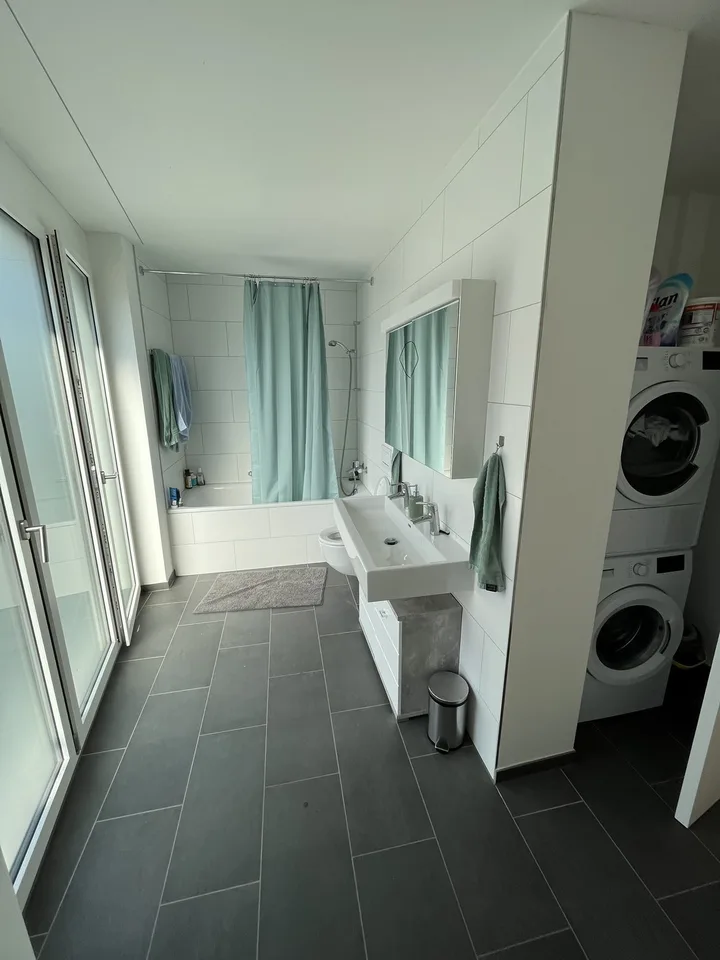 WG-Zimmer in neu renovierter 3.5Z Wohnung am Schaffhauserplatz (befristet)