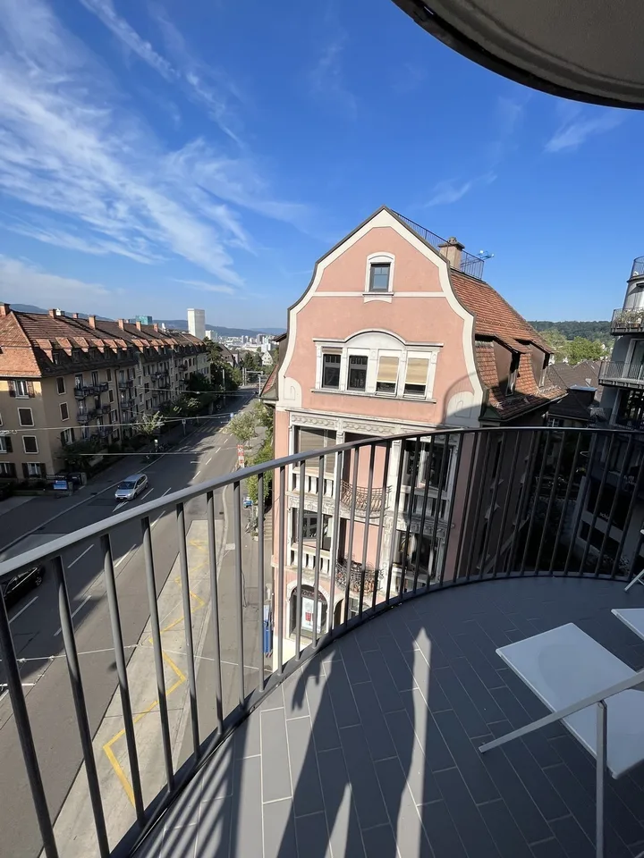 WG-Zimmer in neu renovierter 3.5Z Wohnung am Schaffhauserplatz (befristet)