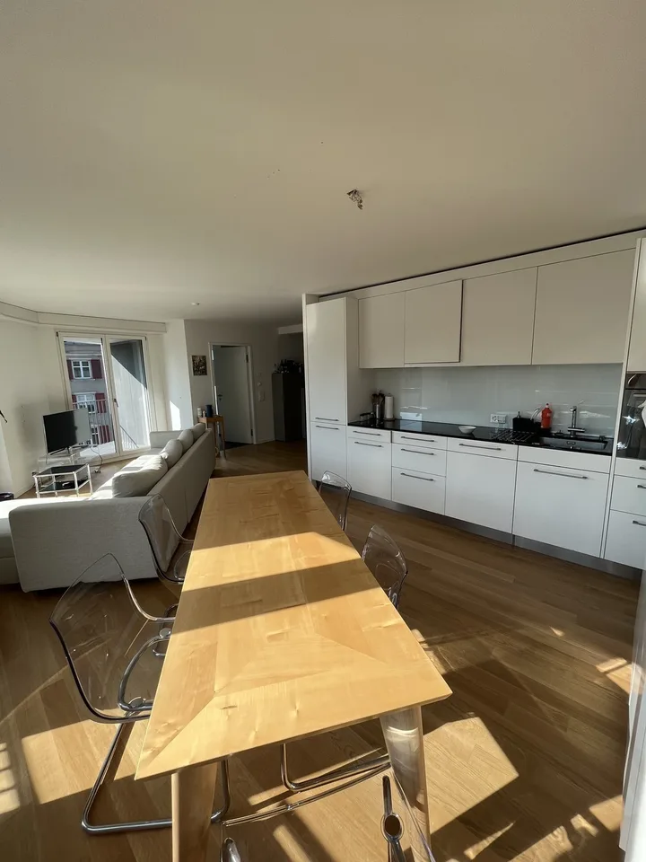 WG-Zimmer in neu renovierter 3.5Z Wohnung am Schaffhauserplatz (befristet)