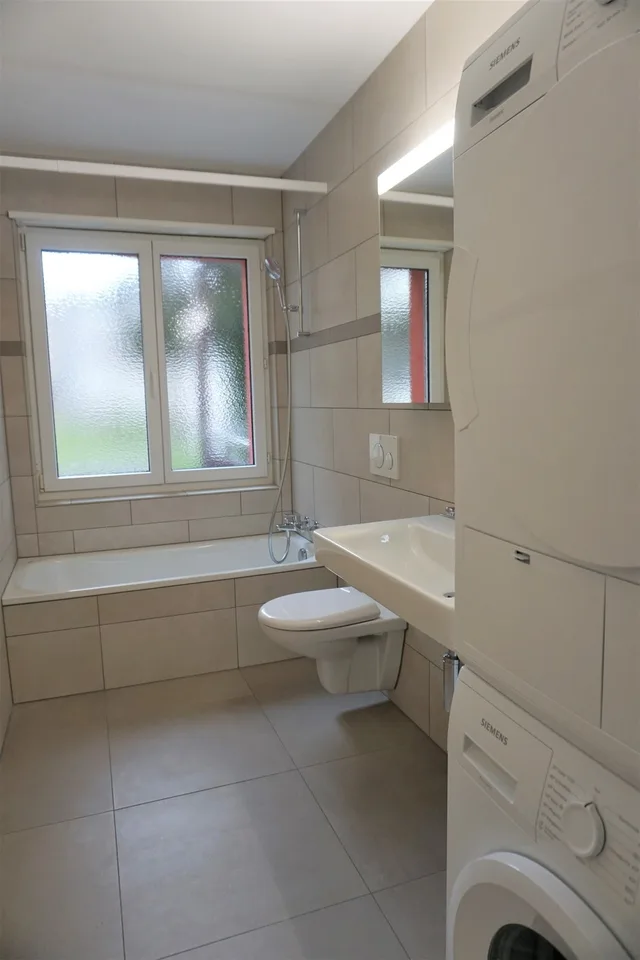 Renovierte Wohnung mit Balkon und Blick ins Grüne