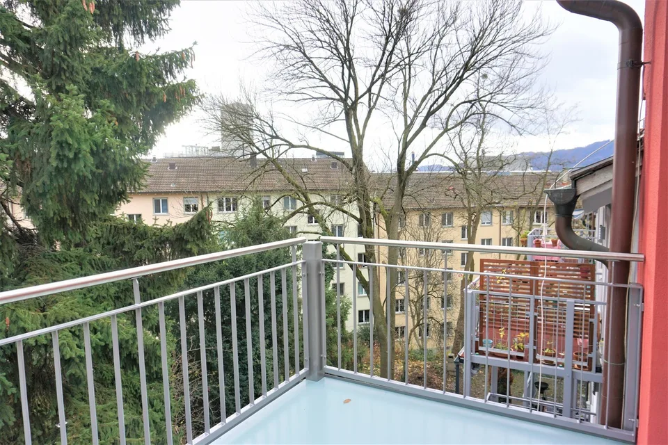 Renovierte Wohnung mit Balkon und Blick ins Grüne