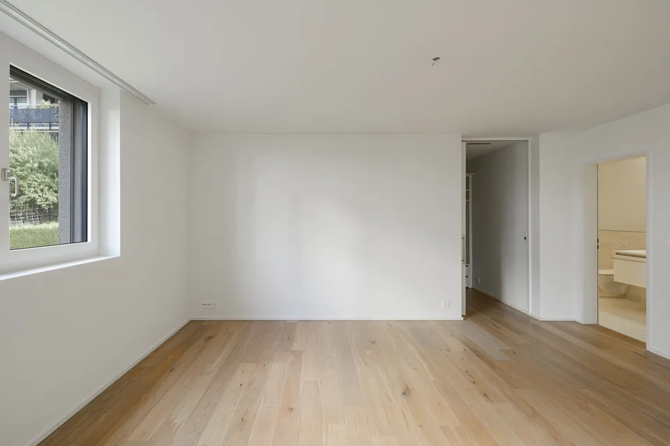 Hochwertig ausgebaute, grosszügige 2.5-Zimmer-Gartenwohnung