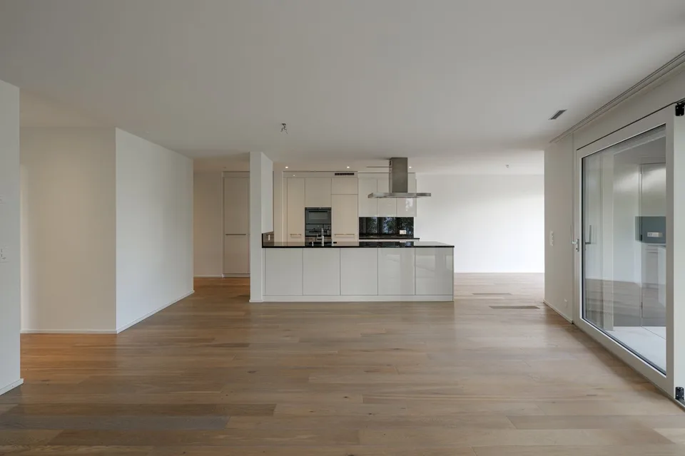 Hochwertig ausgebaute, grosszügige 2.5-Zimmer-Gartenwohnung