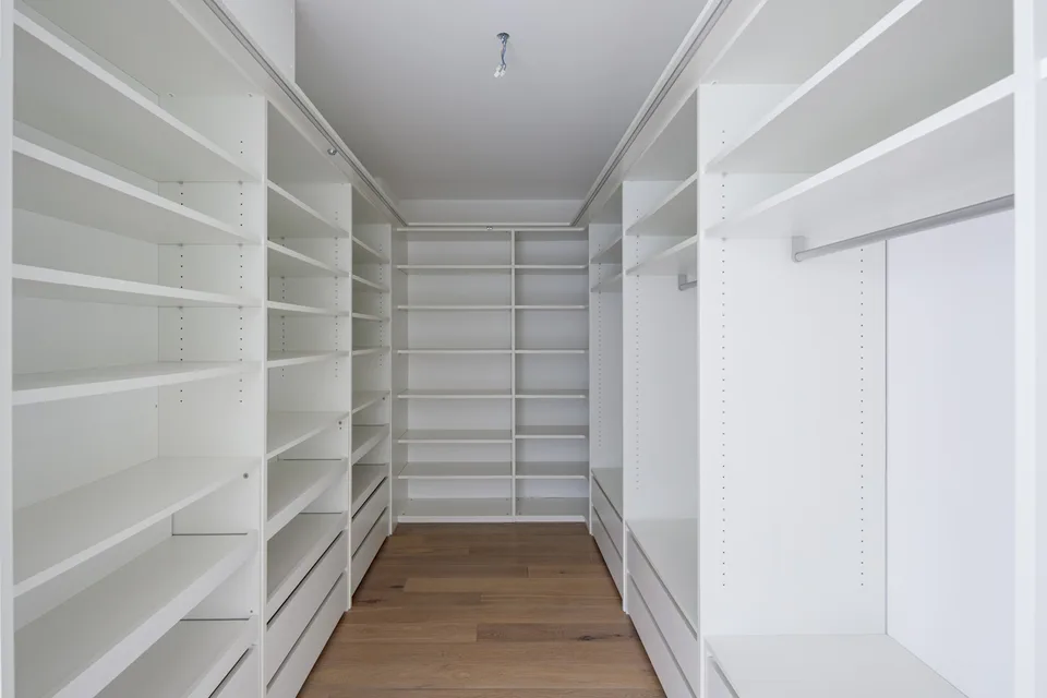 Hochwertig ausgebaute, grosszügige 2.5-Zimmer-Gartenwohnung