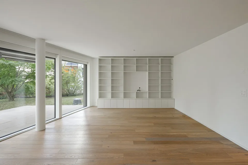 Hochwertig ausgebaute, grosszügige 2.5-Zimmer-Gartenwohnung