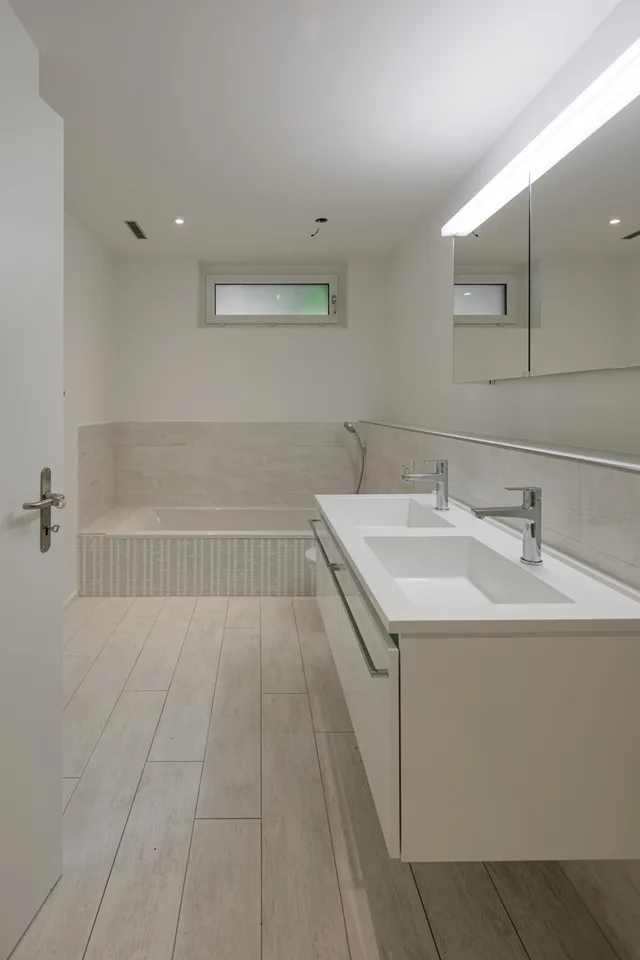 Hochwertig ausgebaute, grosszügige 2.5-Zimmer-Gartenwohnung