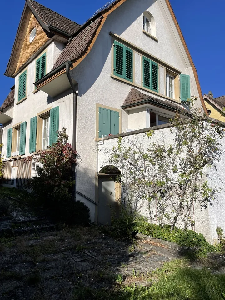 For Rent — Exceptional Room in a  Villa