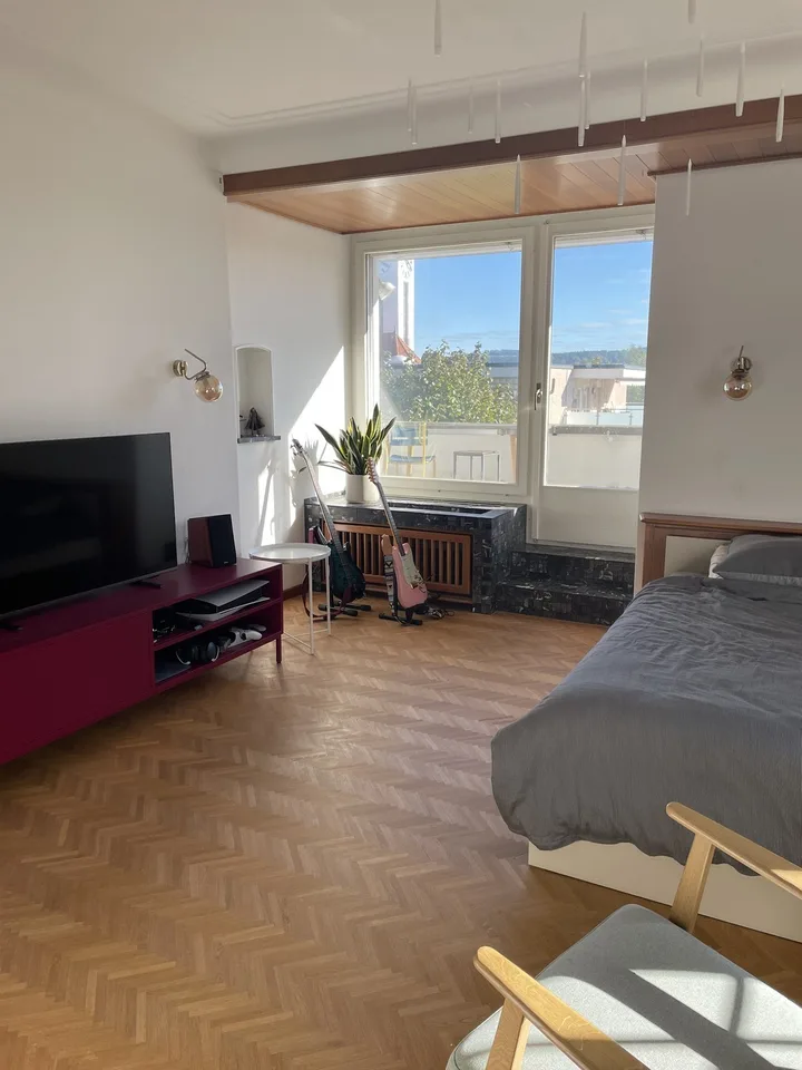 For Rent — Exceptional Room in a  Villa