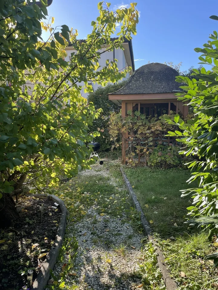 For Rent — Exceptional Room in a  Villa