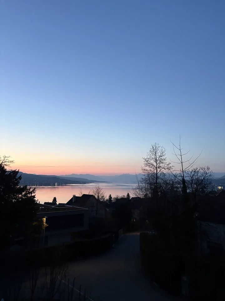 Wunderschöne möblierte 3.5 Zimmer Neubauwohnung mit Seesicht in Thalwil zur Zwischenmiete