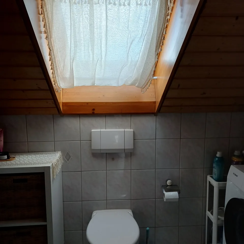 Helle 2 1/2-Zi.-Dachwohnung mit 3 Reduits & 2 Kellerabteilen-Top Lage!