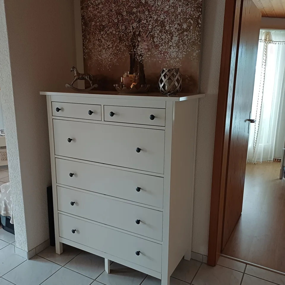 Helle 2 1/2-Zi.-Dachwohnung mit 3 Reduits & 2 Kellerabteilen-Top Lage!