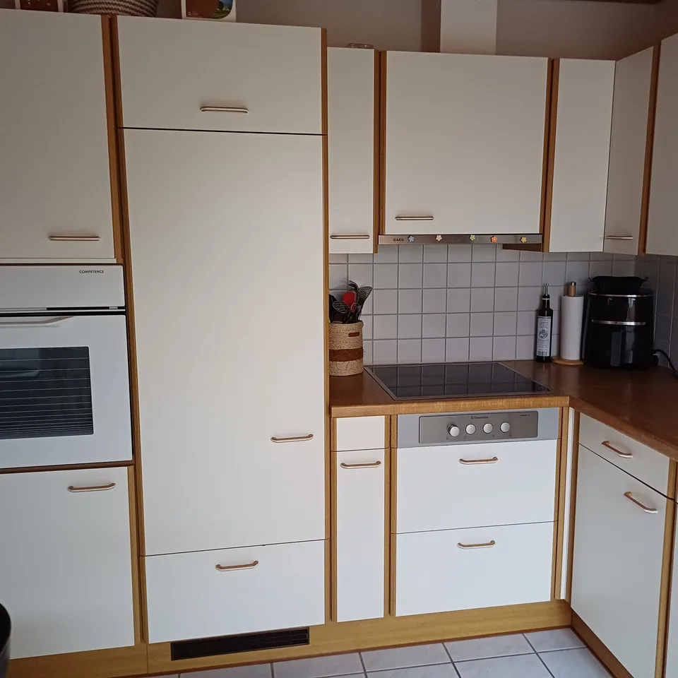 Helle 2 1/2-Zi.-Dachwohnung mit 3 Reduits & 2 Kellerabteilen-Top Lage!