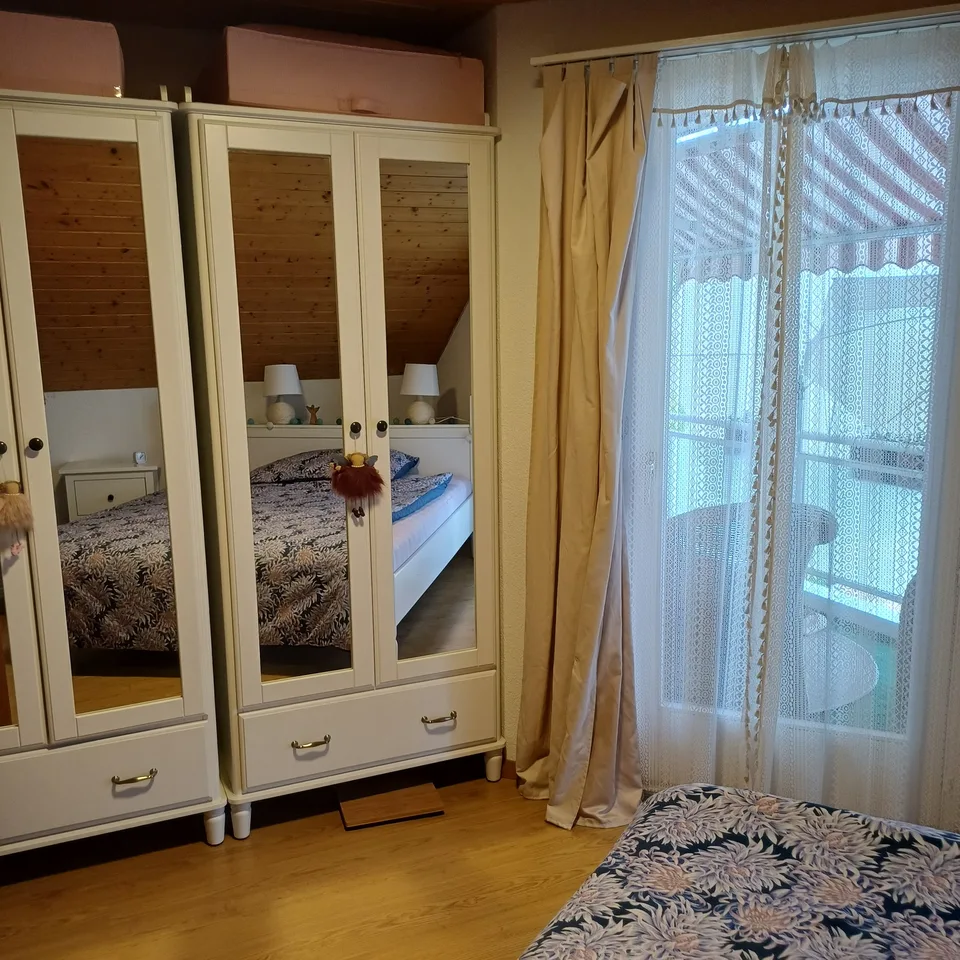 Helle 2 1/2-Zi.-Dachwohnung mit 3 Reduits & 2 Kellerabteilen-Top Lage!