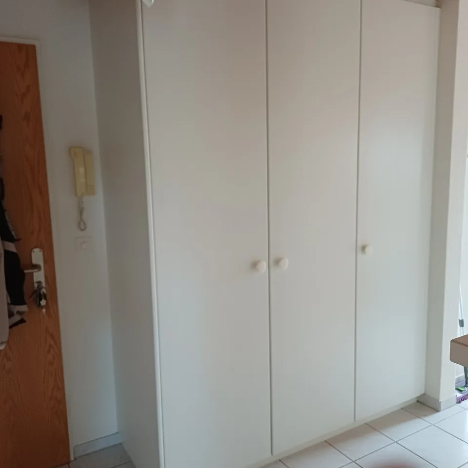Helle 2 1/2-Zi.-Dachwohnung mit 3 Reduits & 2 Kellerabteilen-Top Lage!