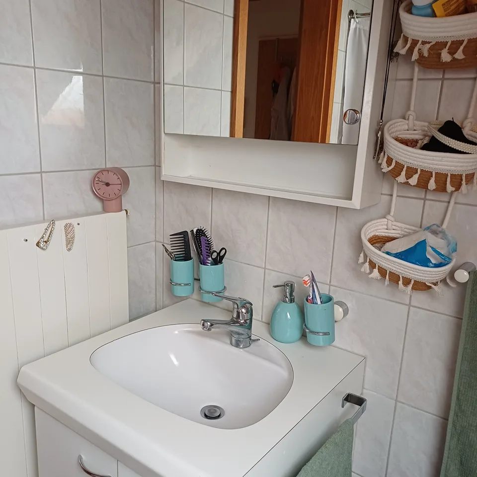 Helle 2 1/2-Zi.-Dachwohnung mit 3 Reduits & 2 Kellerabteilen-Top Lage!