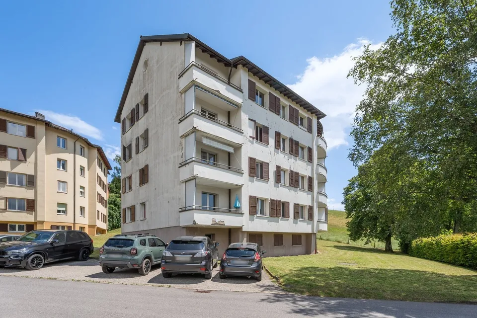 Rénové - balcon - bon emplacement
