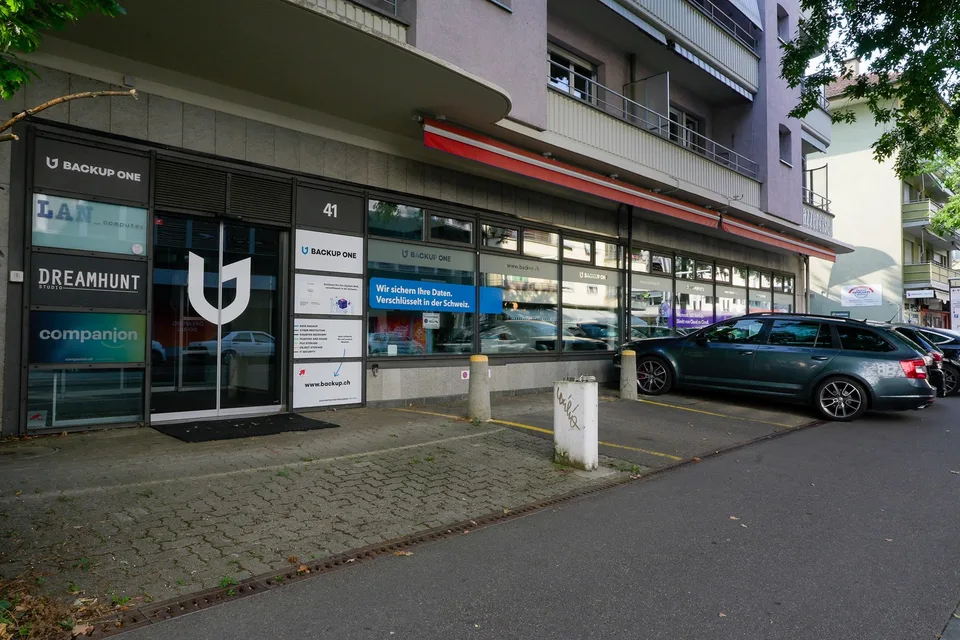 "Zentrales, modernes Büro mit vielen Extras!"