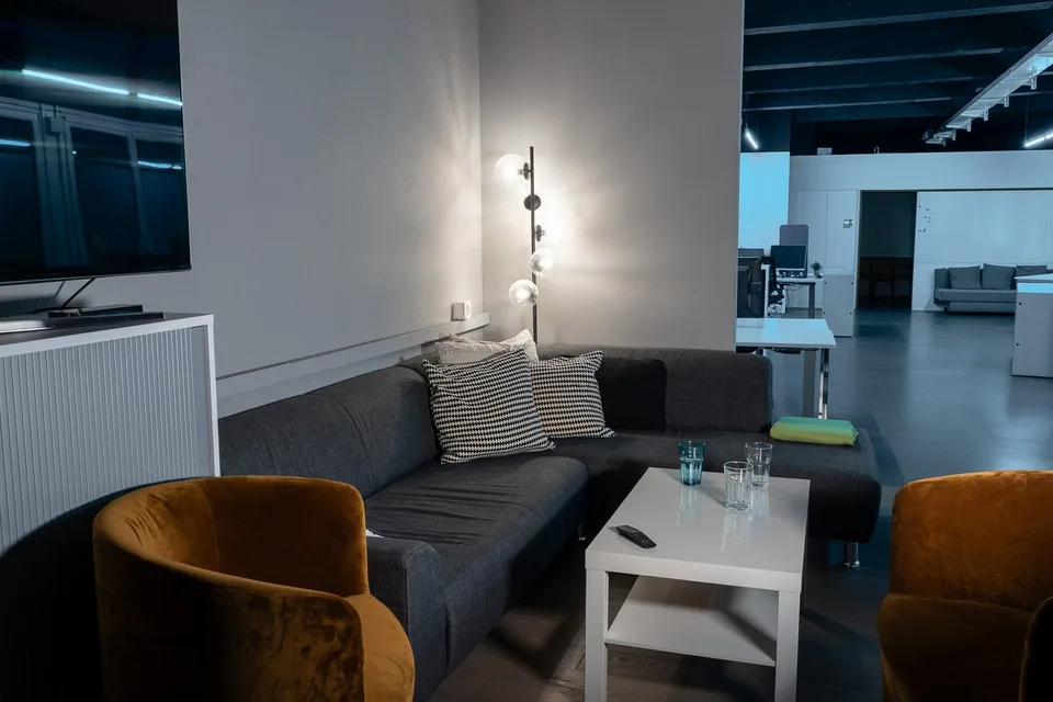 "Zentrales, modernes Büro mit vielen Extras!"