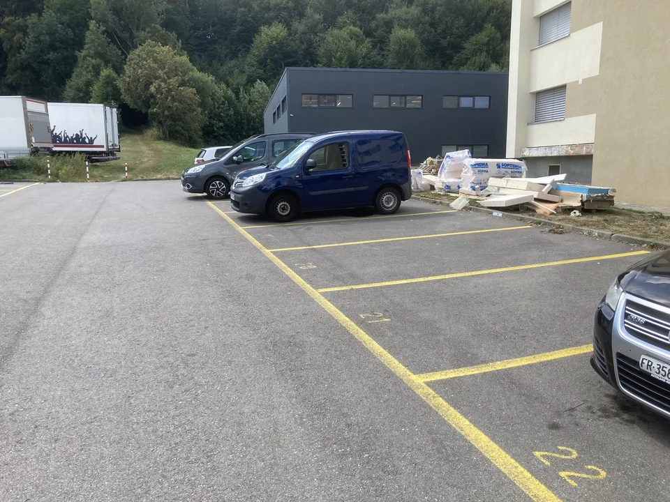 Places de parc extérieure et intérieure