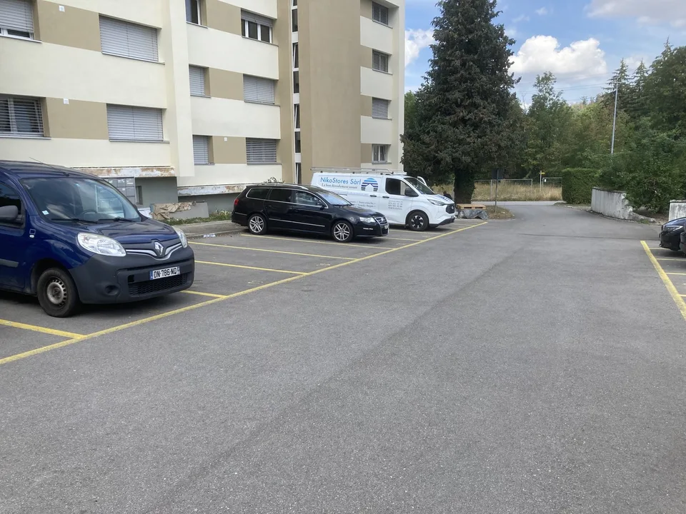 Places de parc extérieure et intérieure