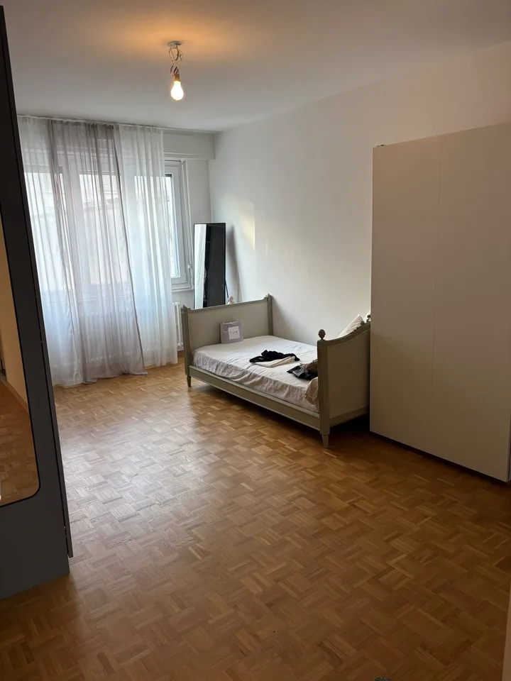 À louer – Spacieux appartement de 4 pièces avec balcon à Genève