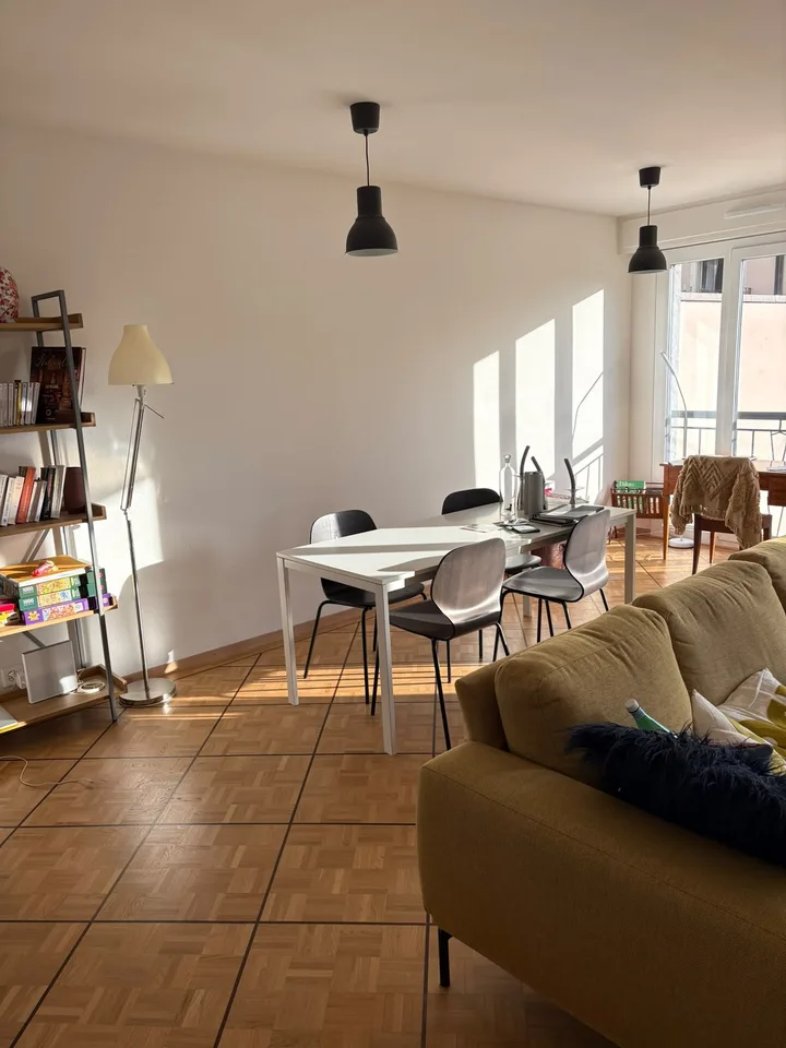 À louer – Spacieux appartement de 4 pièces avec balcon à Genève