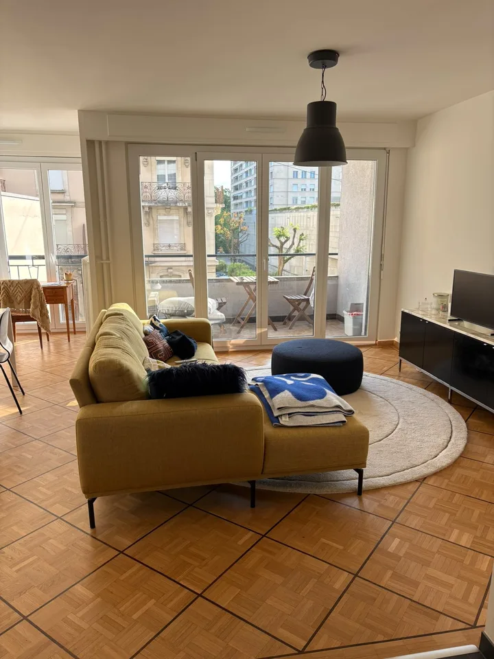 À louer – Spacieux appartement de 4 pièces avec balcon à Genève