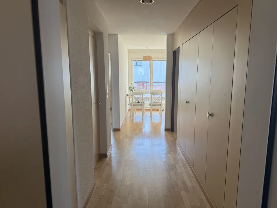 Helle 3,5-Zimmer-Wohnung mit riesigem Balkon (befristet, Übernahmemöglichkeit)