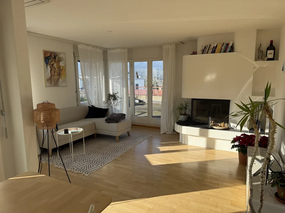 Helle 3,5-Zimmer-Wohnung mit riesigem Balkon (befristet, Übernahmemöglichkeit)