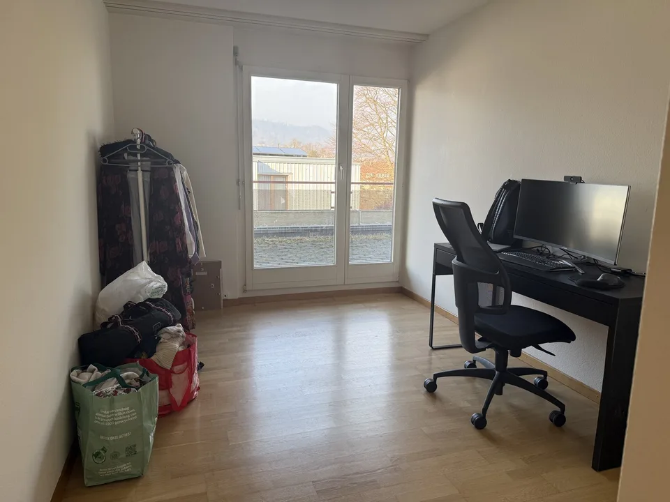 Helle 3,5-Zimmer-Wohnung mit riesigem Balkon (befristet, Übernahmemöglichkeit)