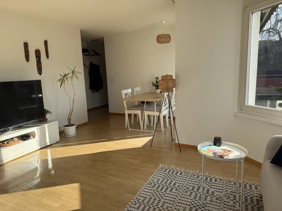 Helle 3,5-Zimmer-Wohnung mit riesigem Balkon (befristet, Übernahmemöglichkeit)