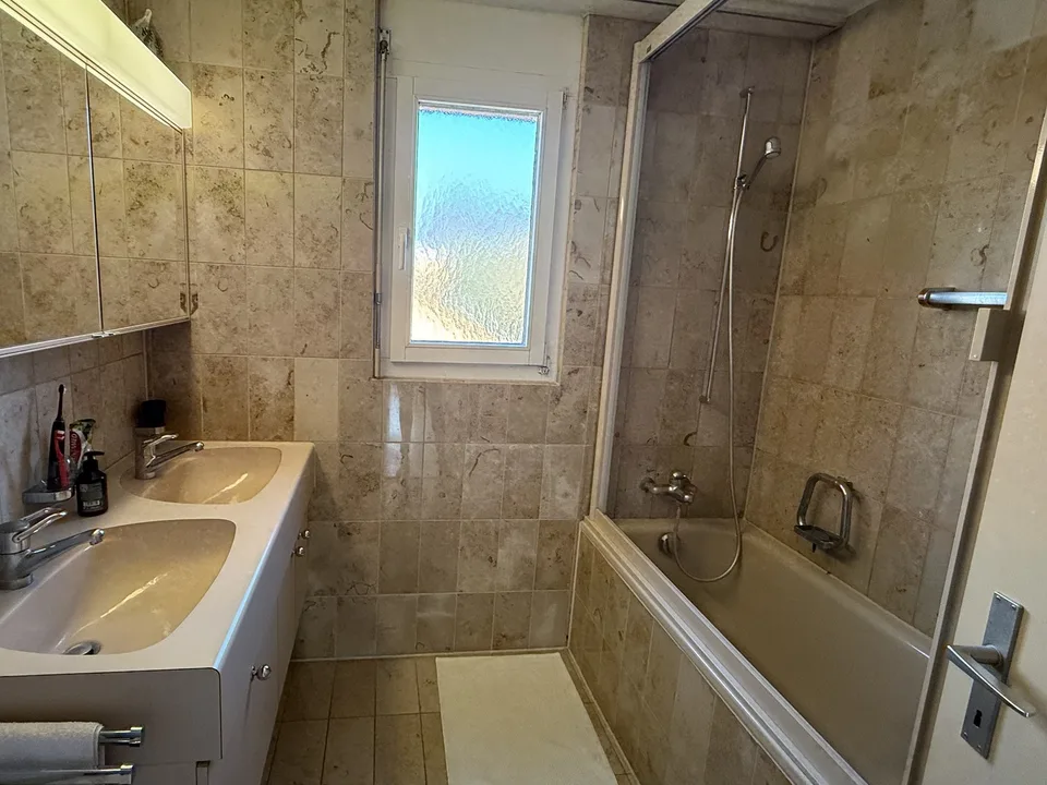 Helle 3,5-Zimmer-Wohnung mit riesigem Balkon (befristet, Übernahmemöglichkeit)