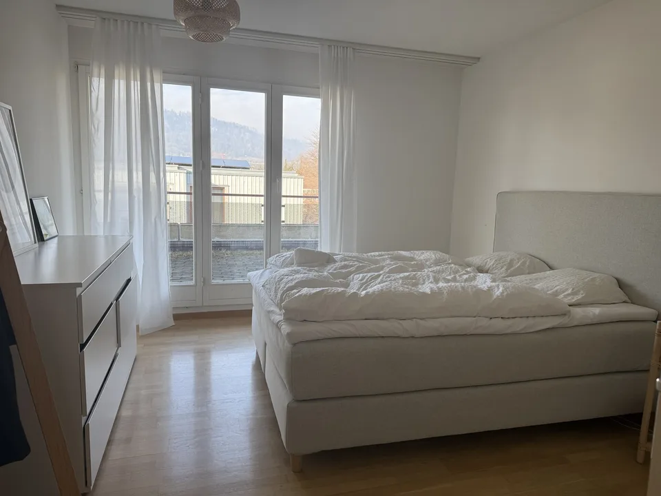 Helle 3,5-Zimmer-Wohnung mit riesigem Balkon (befristet, Übernahmemöglichkeit)