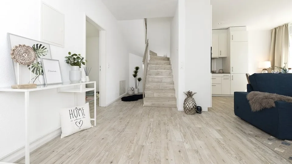 EINZIGARTIGE MAISONETTE-WOHNUNG IN SAFENWIL