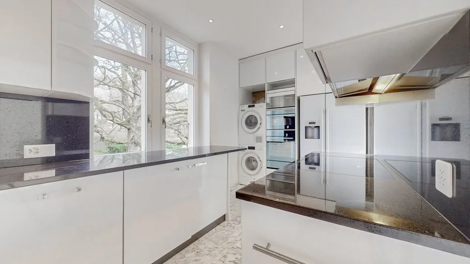 Luxuriöse Wohnung mit Schlossblick, Pool und grosser Terrasse!