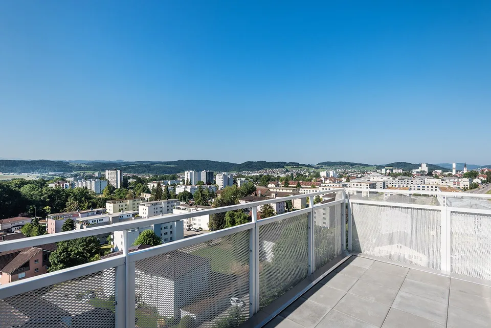 totalsanierte 3.5 Zimmer-Attikawohnung - exklusive Aussicht im 11. OG