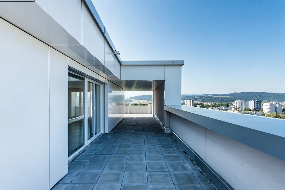 totalsanierte 3.5 Zimmer-Attikawohnung - exklusive Aussicht im 11. OG