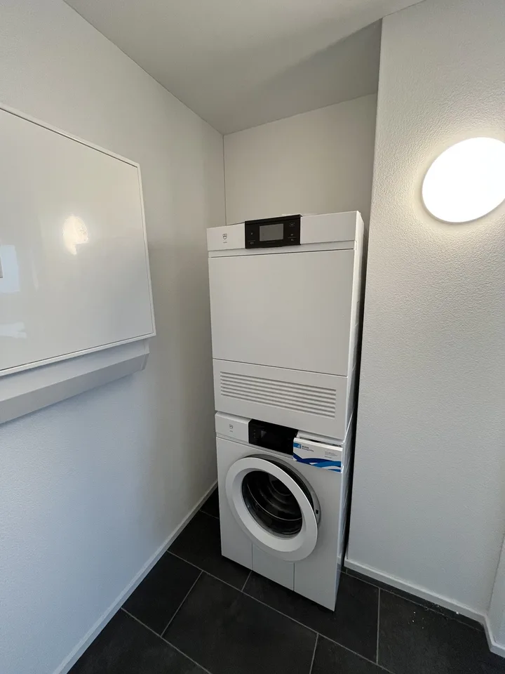 totalsanierte 3.5 Zimmer-Attikawohnung - exklusive Aussicht im 11. OG
