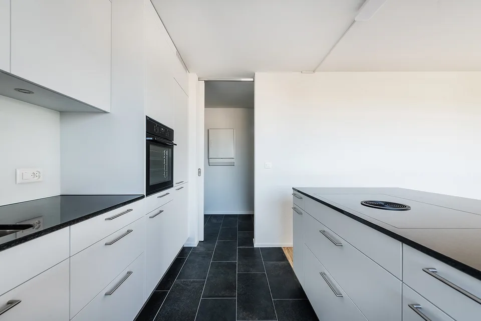 totalsanierte 3.5 Zimmer-Attikawohnung - exklusive Aussicht im 11. OG