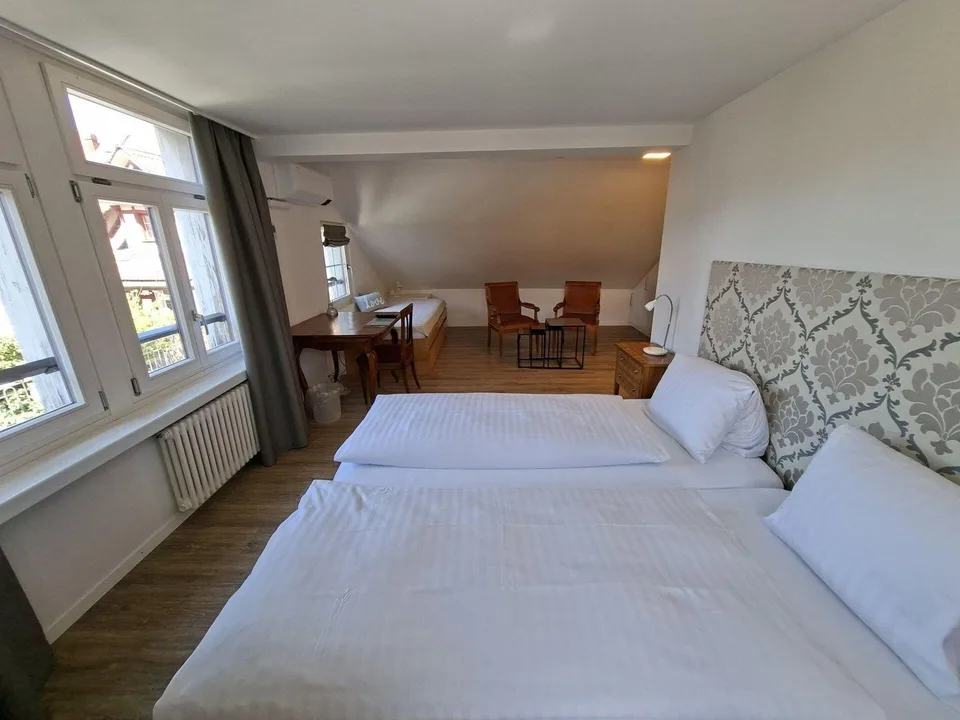Grosses, wunderschönes & möbliertes Zimmer mit eigenem Bad in der Altstadt