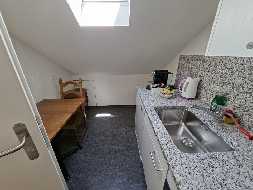 Grosses, wunderschönes & möbliertes Zimmer mit eigenem Bad in der Altstadt