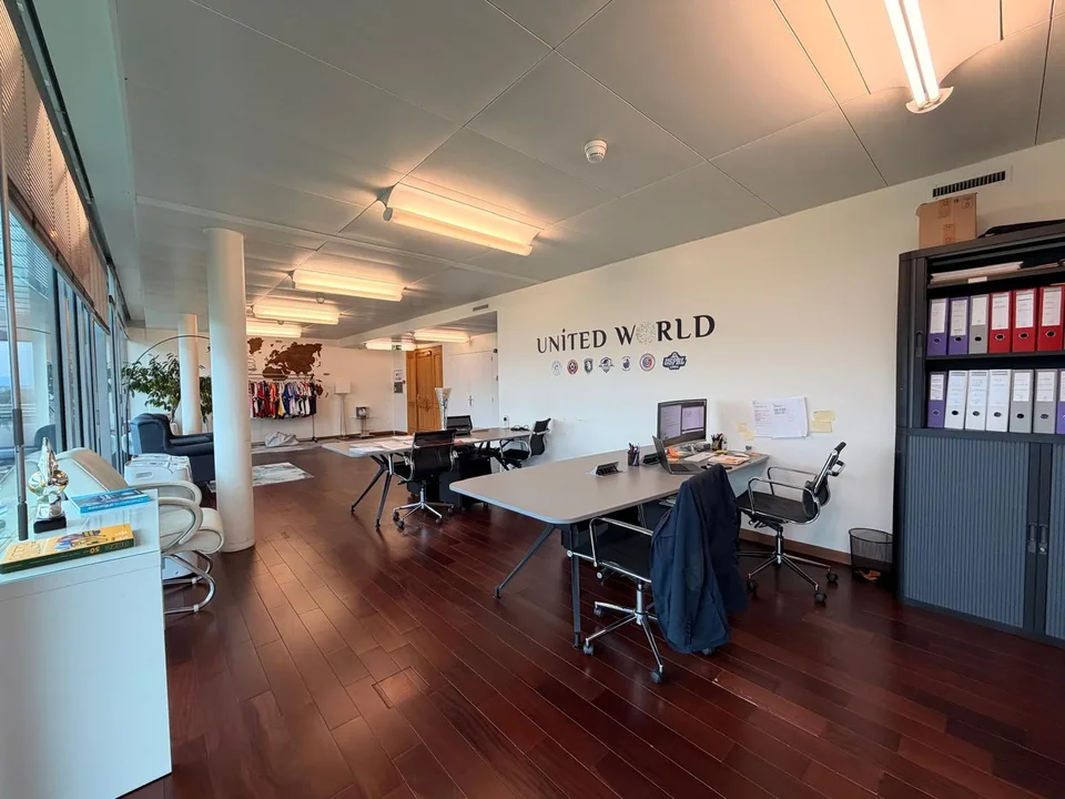 Superbe surface de bureaux de 115 m² avec grande terrasse et 2 parkings – Grand-Saconnex