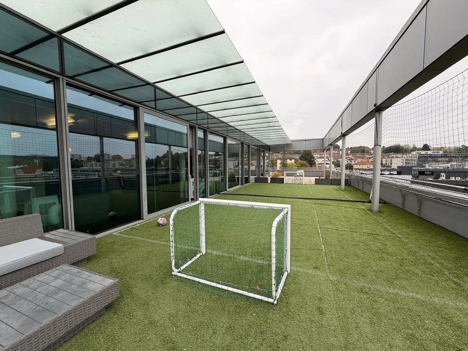 Superbe surface de bureaux de 115 m² avec grande terrasse et 2 parkings – Grand-Saconnex